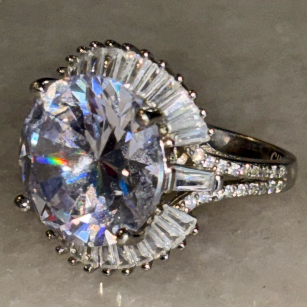 Elegant Silver Crystal Ring